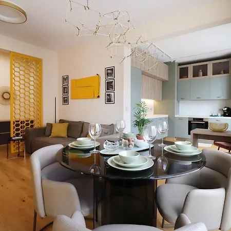 New Glamours With Elevator Apartmán