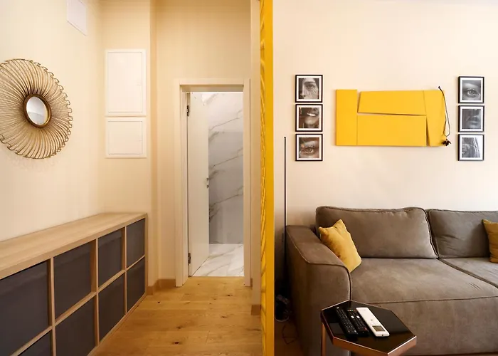 New Glamours With Elevator شقة