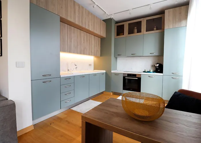 New Glamours With Elevator شقة