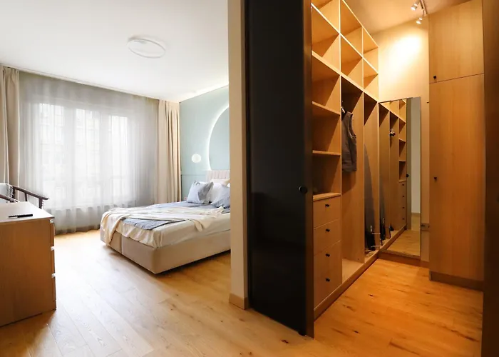 New Glamours With Elevator ソフィア