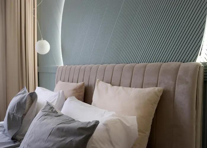 New Glamours With Elevator شقة